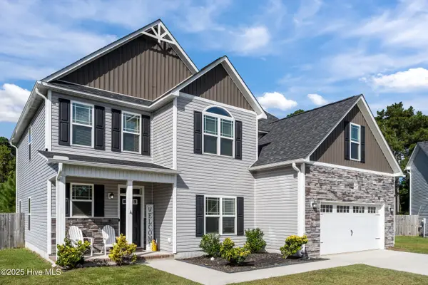 607 Coral Reef Court, Sneads Ferry, NC 28460