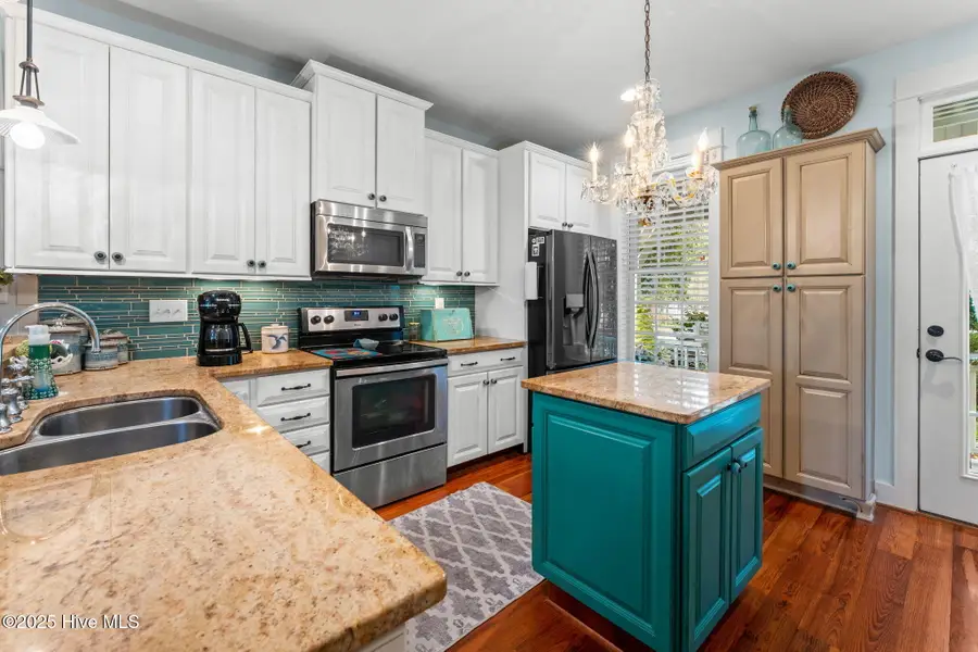 826 N Caswell Avenue, Southport, NC 28461 - Image #3