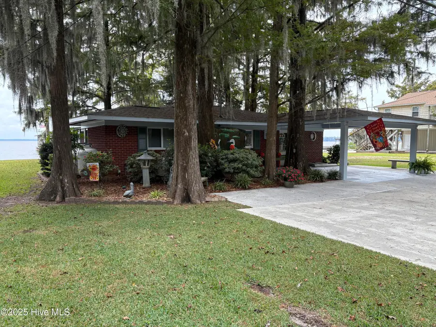 802 Canal Cove Road, Lake Waccamaw, NC 28450 - Image #2