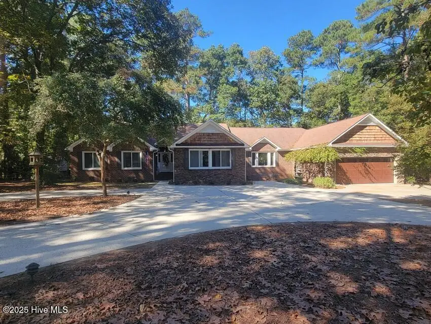 335 Sprunt Drive, Clinton, NC 28328 - Image #1