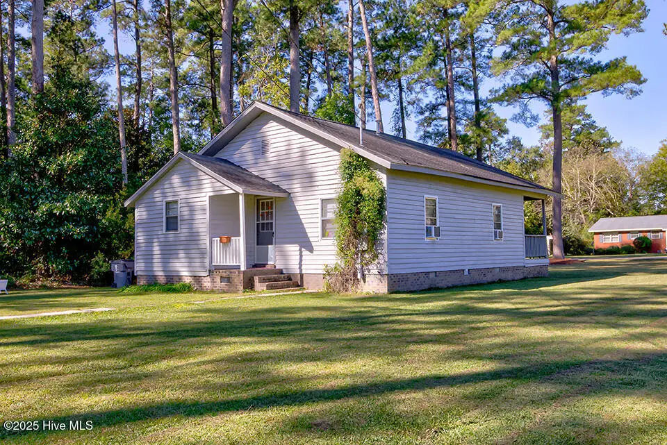 1001 Elm Street, Lake Waccamaw, NC 28450 - Image #1