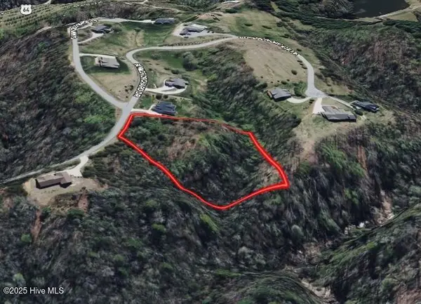 374 Summer Orchard Dr Drive, Hendersonville, NC 28792