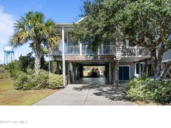 3208 E Pelican Drive, Oak Island, NC 28465