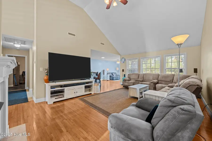 1207 Pelican Drive, New Bern, NC 28560 - Image #2
