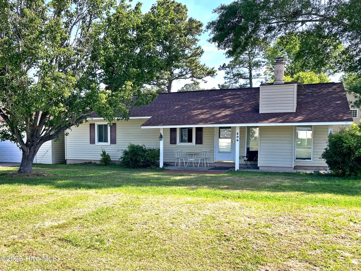 806 Fox Street Sw, Shallotte, NC 28470 - Image #1