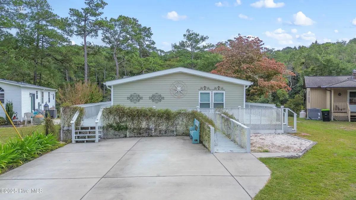 1638 Woodview Circle Sw, Ocean Isle Beach, NC 28469 - Image #1