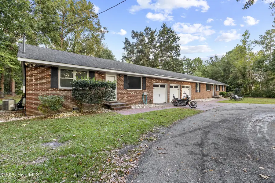 126 Parkertown Road, Hubert, NC 28539 - Image #2