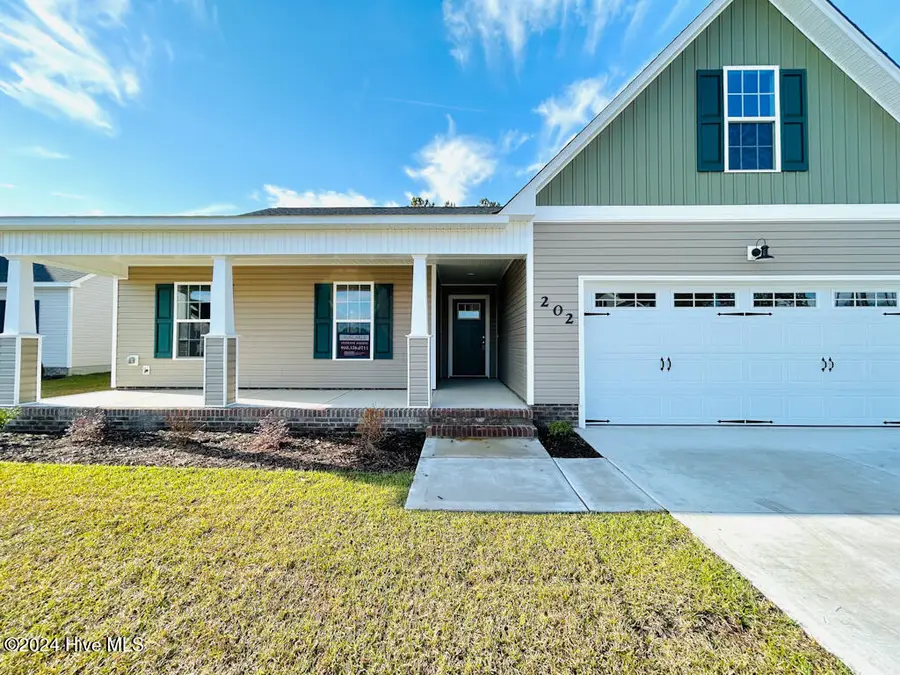 802 Hidden Bridge Drive, Jacksonville, NC 28546 - Image #2