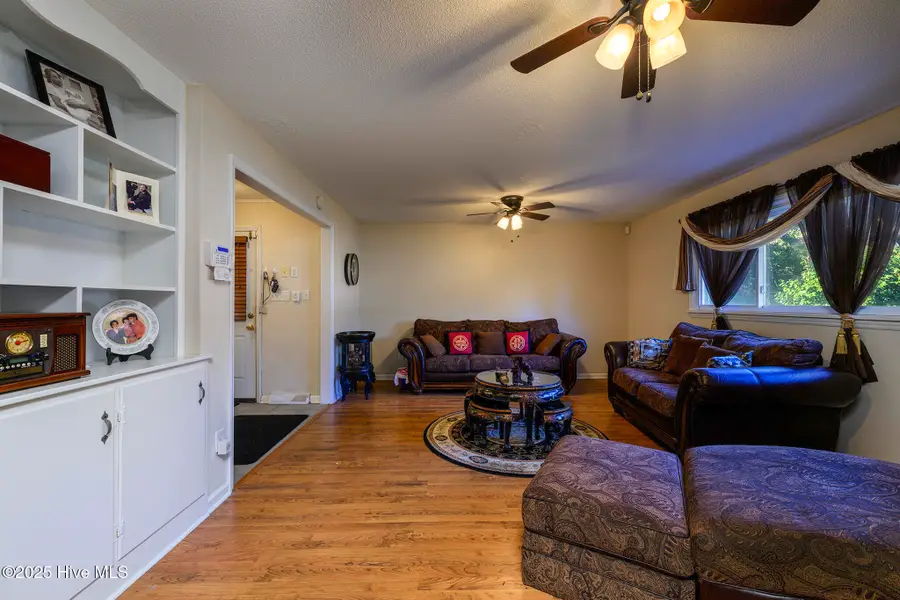 204 W Sherwood Drive, Havelock, NC 28532 - Image #2