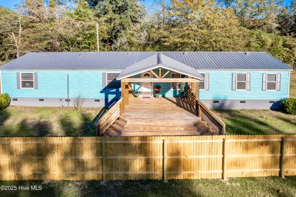 109 Floyd Pond Lane, Richlands, NC 28574