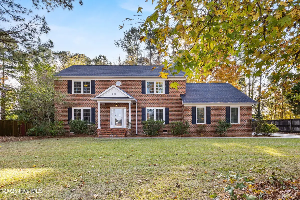 209 W Biltmore Lane W, Jacksonville, NC 28546 - Image #1