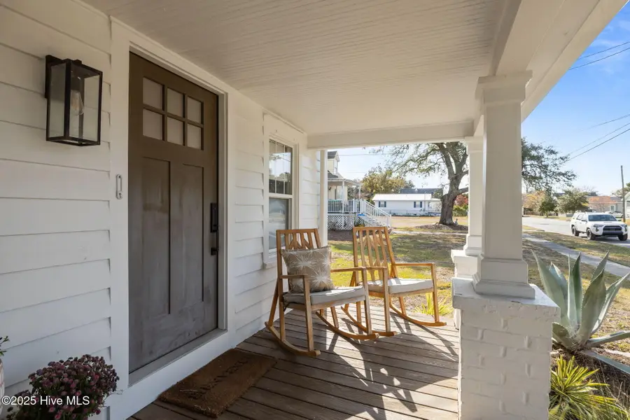 514 Pollock Street, Beaufort, NC 28516 - Image #2