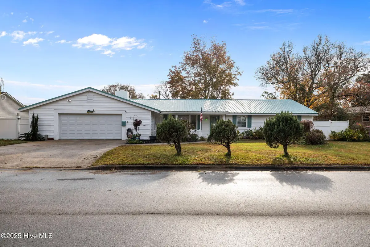 917 Davis Place, Morehead City, NC 28557 - Image #1