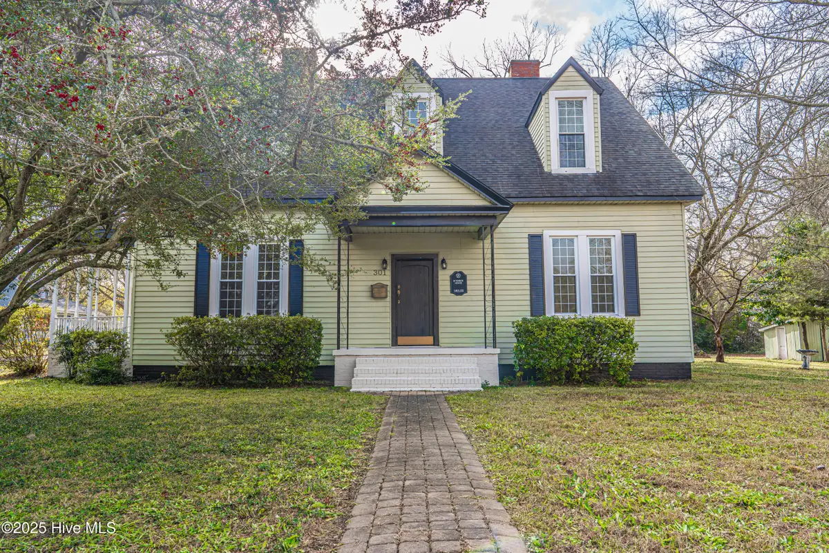 301 W Central Street, Maxton, NC 28364 - #1