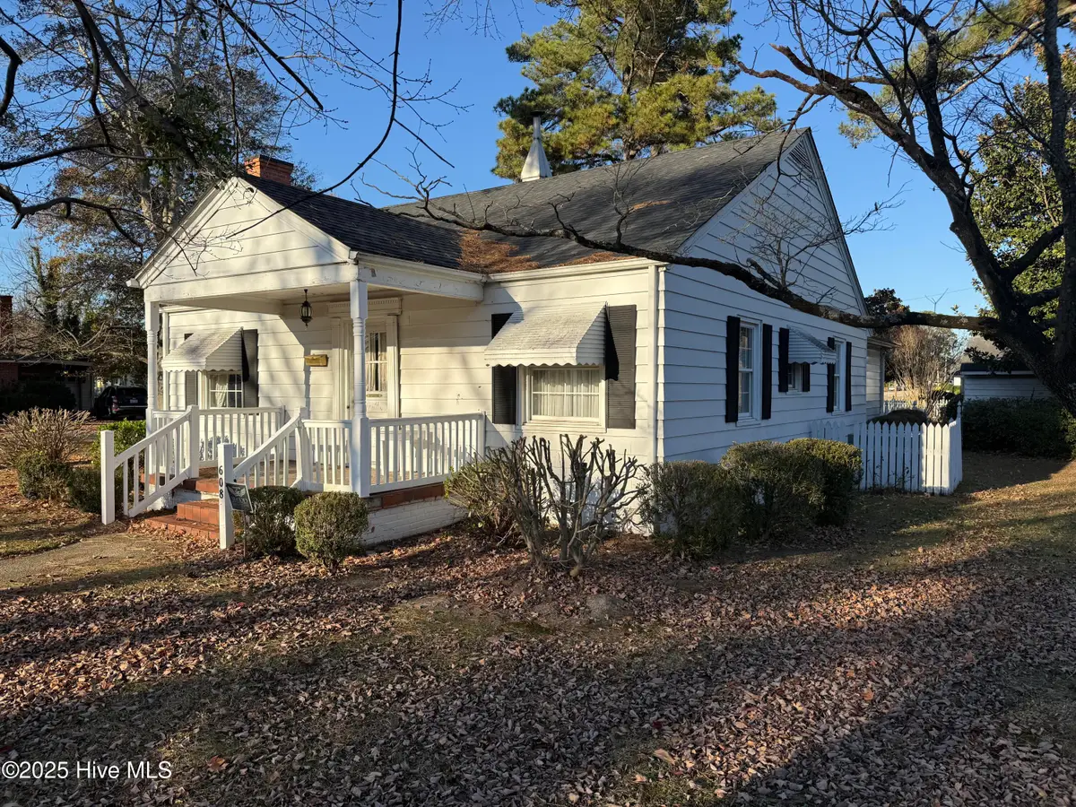 608 W Parrish Drive, Benson, NC 27504 - Image #1