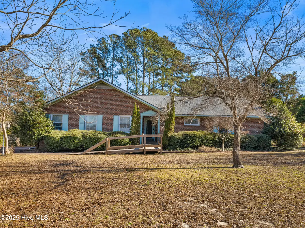 6101 Albatross Drive, New Bern, NC 28560 - Image #1