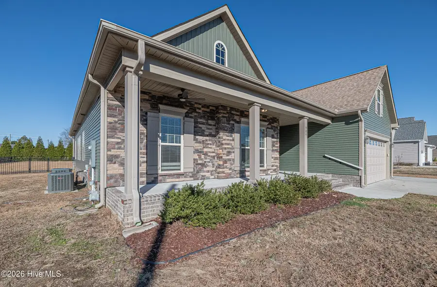 984 Whiskey Court, Grimesland, NC 27837 - Image #3