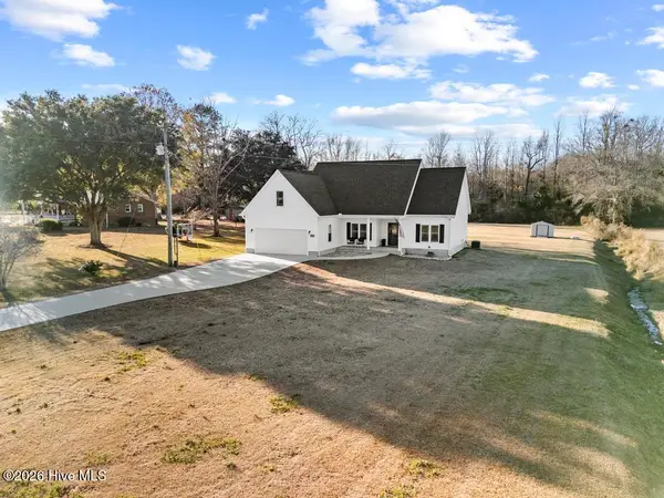 400 Padgett Road, Maple Hill, NC 28454
