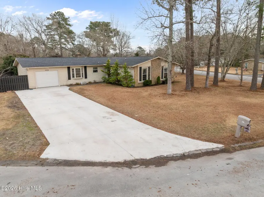 306 Walnut Creek Court, Jacksonville, NC 28546 - Image #2