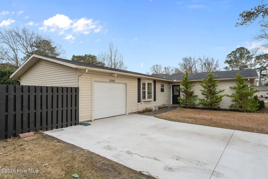 306 Walnut Creek Court, Jacksonville, NC 28546 - Image #3