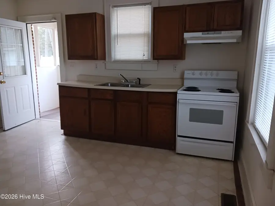 101 W Highland Avenue, Kinston, NC 28501 - #3