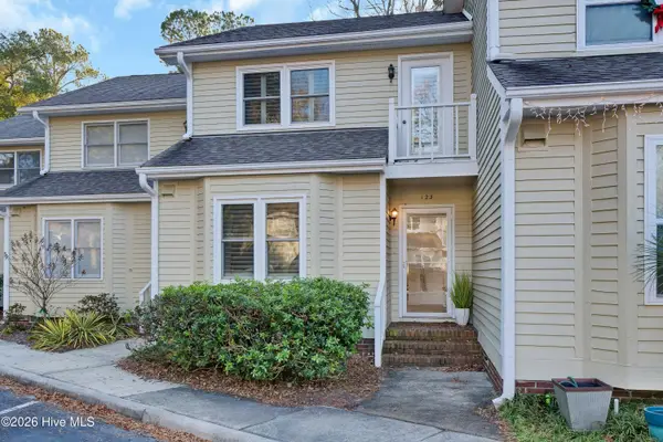 1800 Eastwood Road #Apt 123, Wilmington, NC 28403