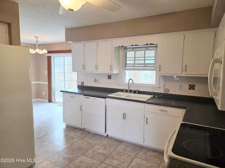 709 Plantation Drive, New Bern, NC 28562 - Image #2