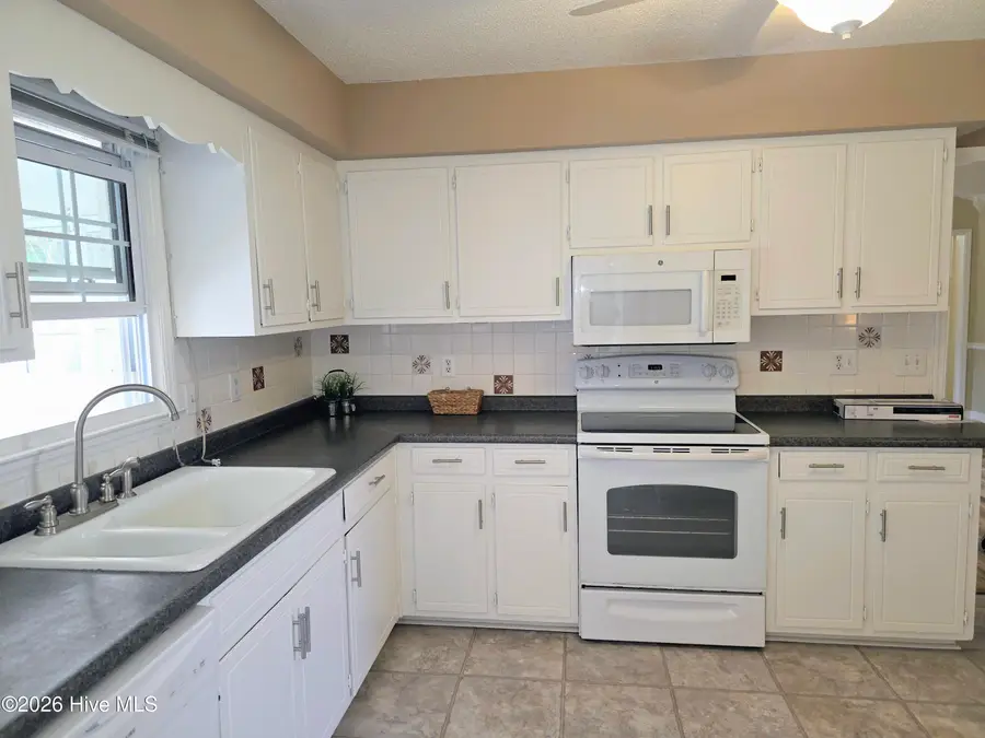 709 Plantation Drive, New Bern, NC 28562 - Image #3