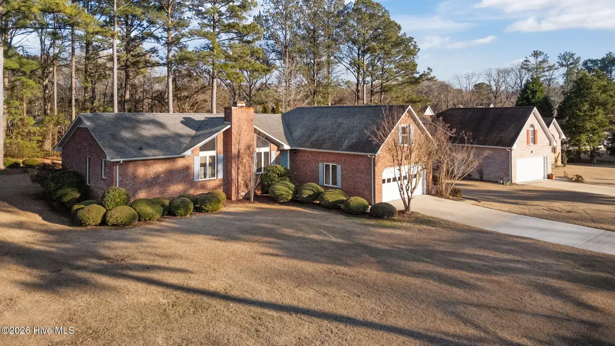 212 Pinewood Drive, New Bern, NC 28562 - Image #1