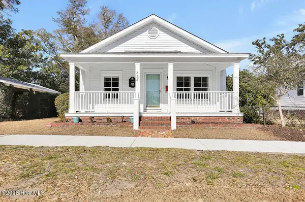 424 W West Street, Southport, NC 28461