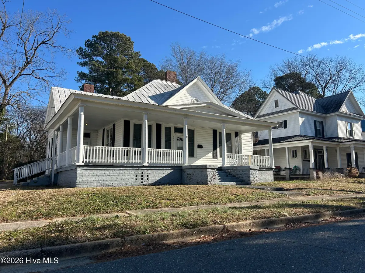 208 W College Street, Mount Olive, NC 28365 - #1