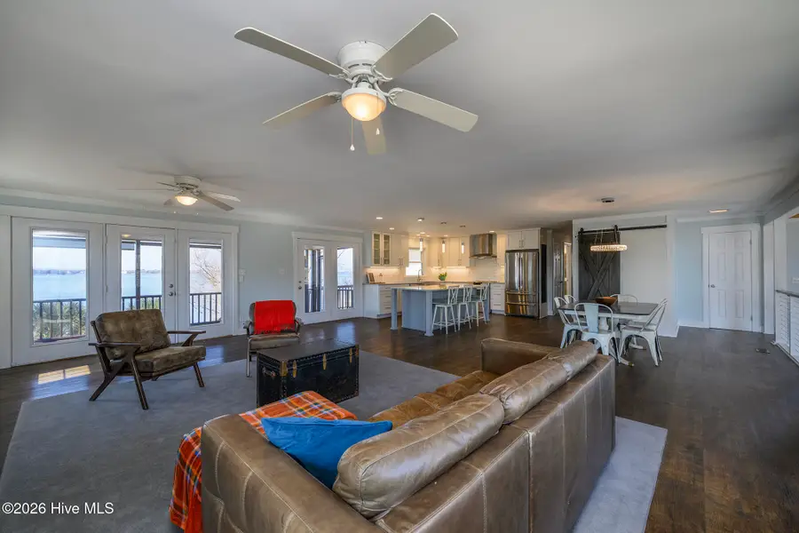 321 Riverside Drive, New Bern, NC 28560 - #3