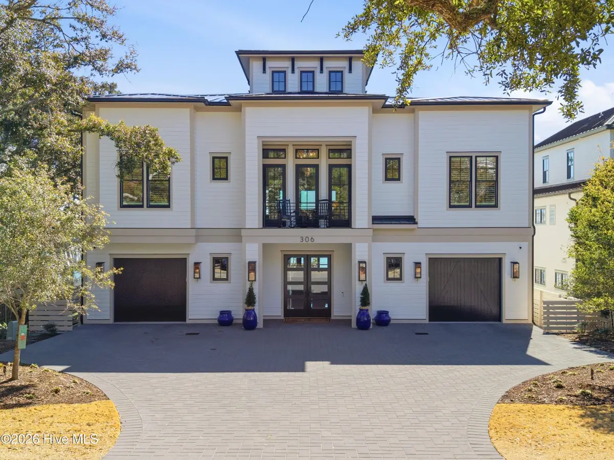 306 E Bay Street, Southport, NC 28461 - #1