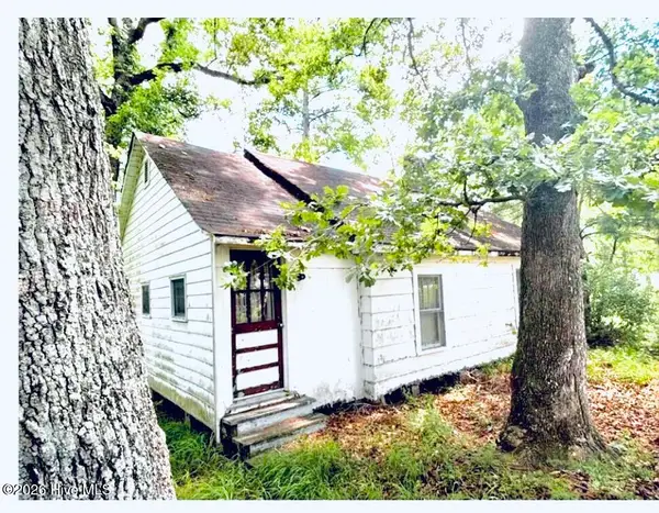 422 E Poplar Street, Bladenboro, NC 28320