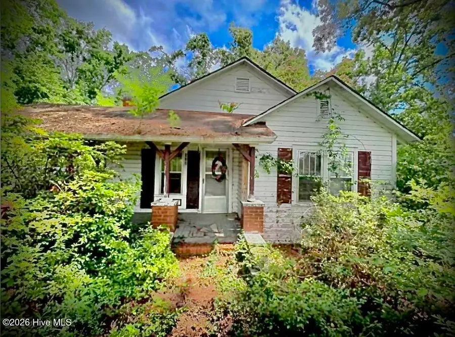 422 E Poplar Street, Bladenboro, NC 28320 - #2