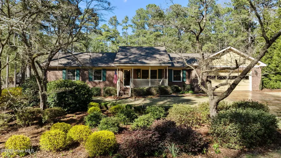 205 W Hedgelawn Way, Southern Pines, NC 28387 - #2