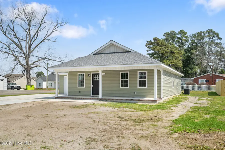 214 N Walnut Street, Rose Hill, NC 28458 - #2