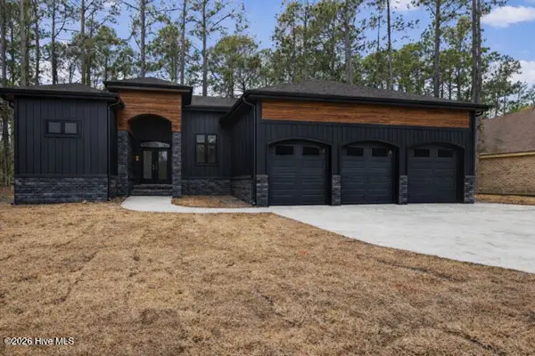 922 Crooked Creek Drive, New Bern, NC 28560