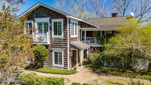 211 Mansfield Parkway, Morehead City, NC 28557