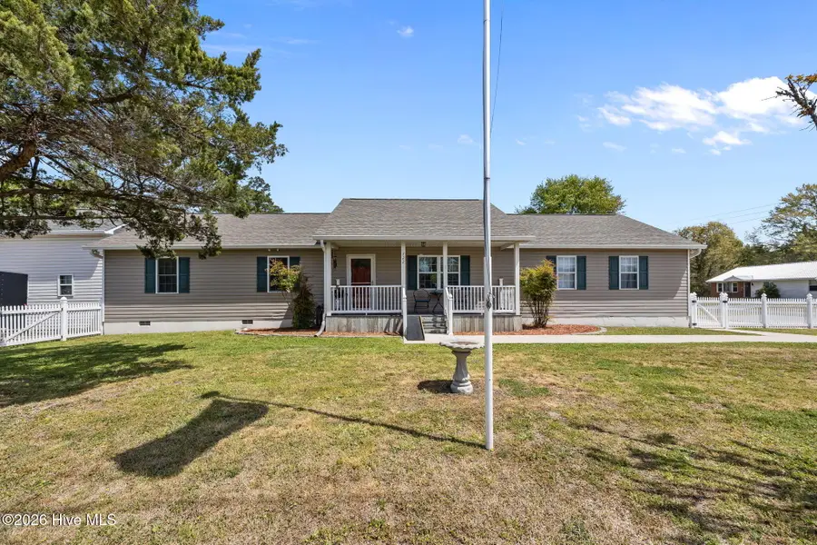 722 Chatham Street, Newport, NC 28570 - #3