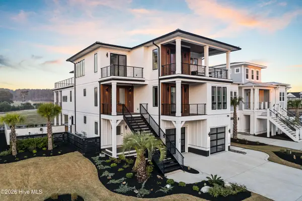 22 Watchpost Place, Hampstead, NC 28443