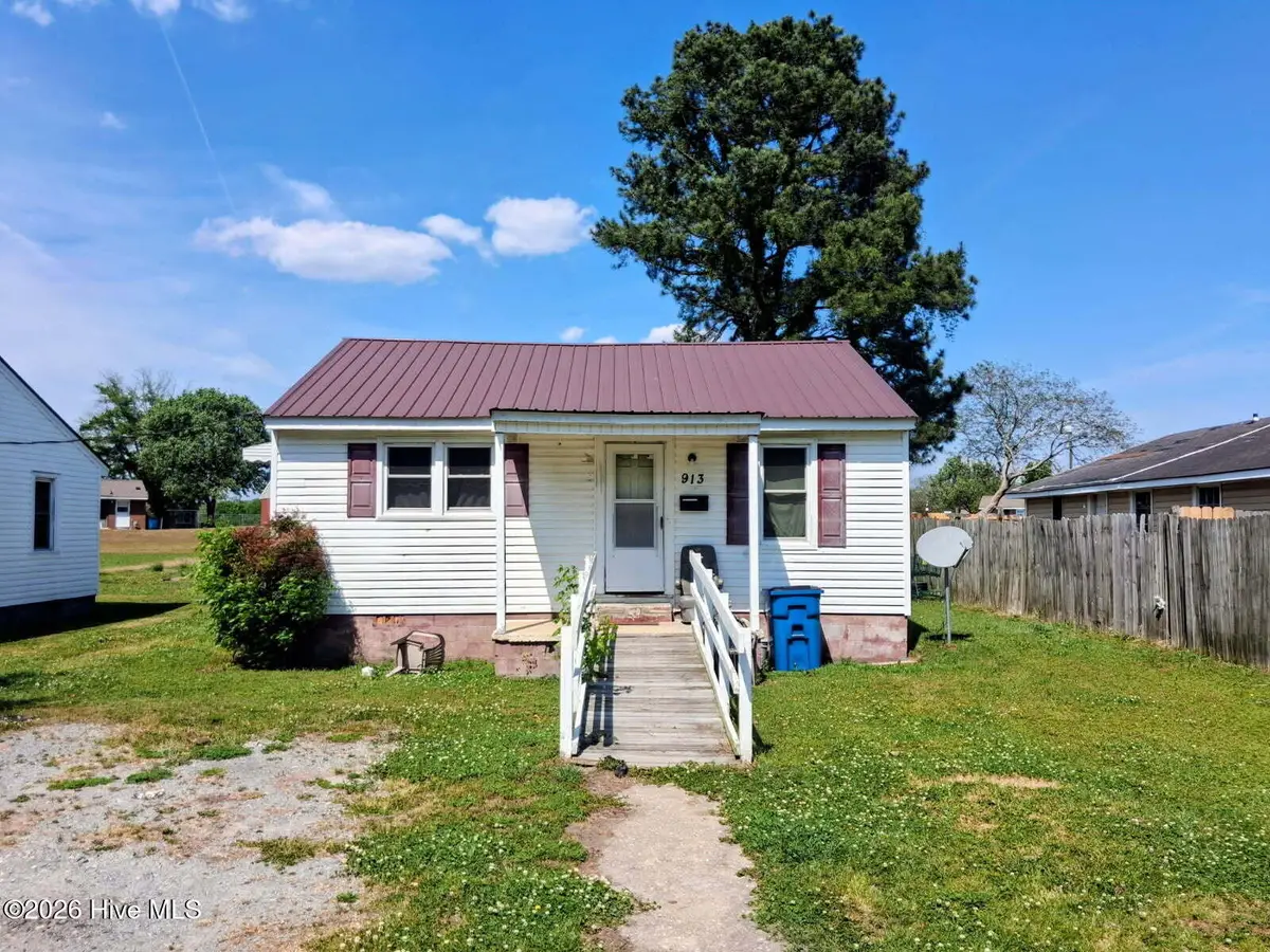 913 E Harnett Street, Dunn, NC 28334 - #1