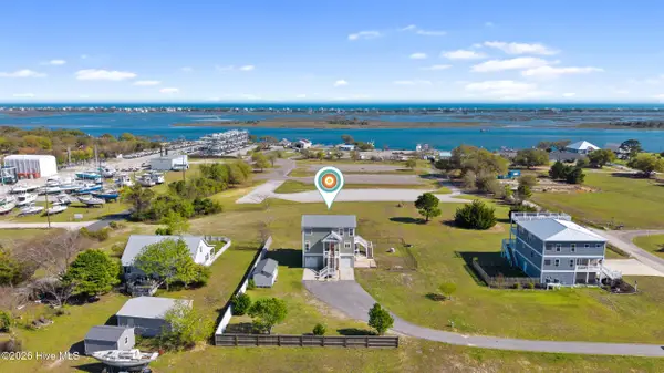 345 Twin Oaks Drive, Hampstead, NC 28443