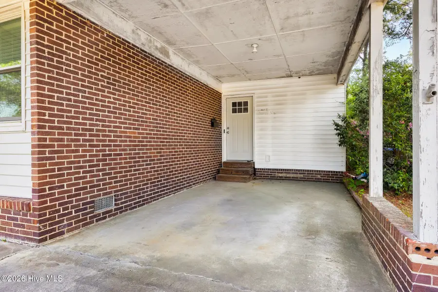 302 W 3rd Avenue, Raeford, NC 28376 - #3