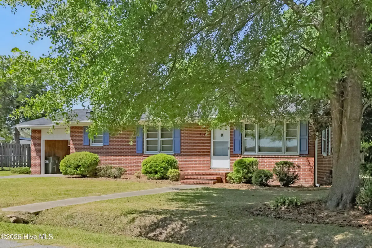 610 W Church Street, Beulaville, NC 28518 - #1