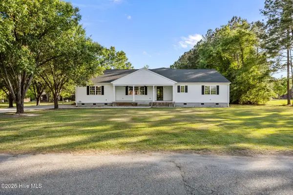 113 Stuart Avenue, Lake Waccamaw, NC 28450