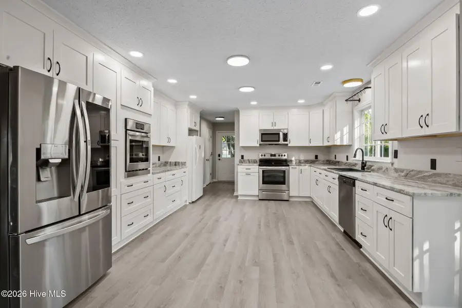 113 Stuart Avenue, Lake Waccamaw, NC 28450 - #3