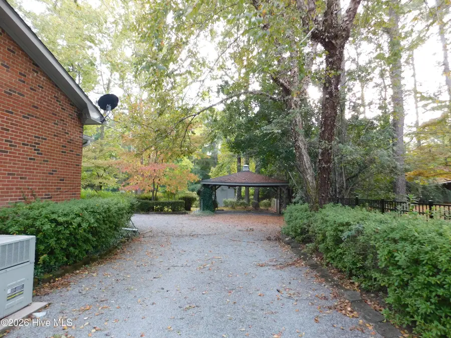 912 W Scotsdale Road, Laurinburg, NC 28352 - #3