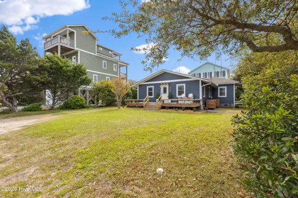 1122 S Topsail Drive, Surf City, NC 28445