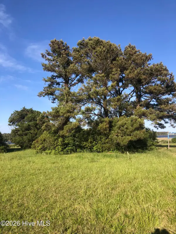 109 Indian Shores Court, Newport, NC 28570